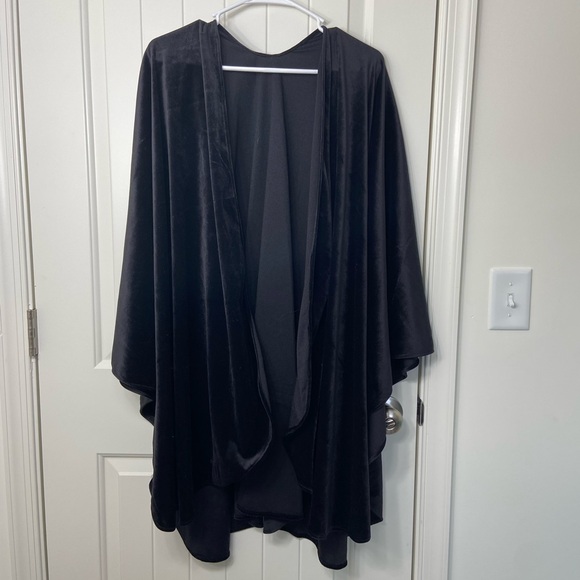 NWOT women’s solid black soft velvet velour open front drapey poncho strap OS‎ - Picture 1 of 6